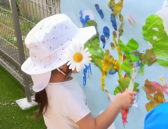 お外で絵の具あそび