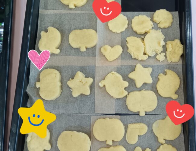 食育活動☆　クッキーの型抜きをしたよ！！